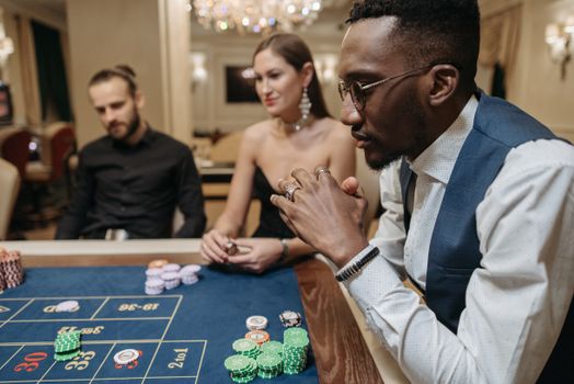 Mastering Casino Loyalty Programs: Key Benefits & Risks Explained